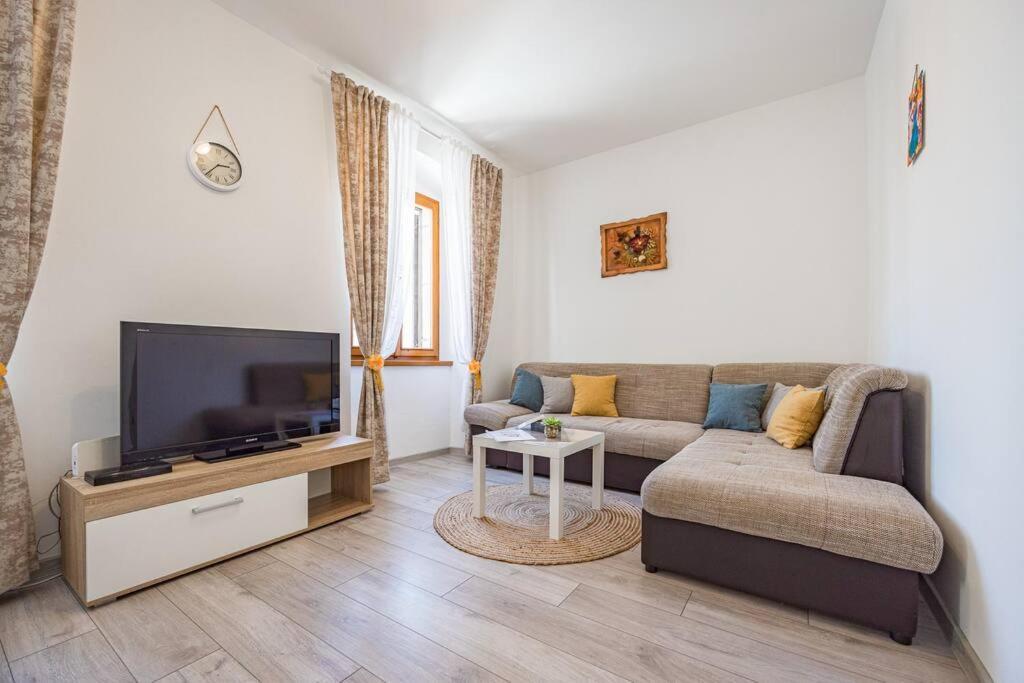 Apartment A&a *